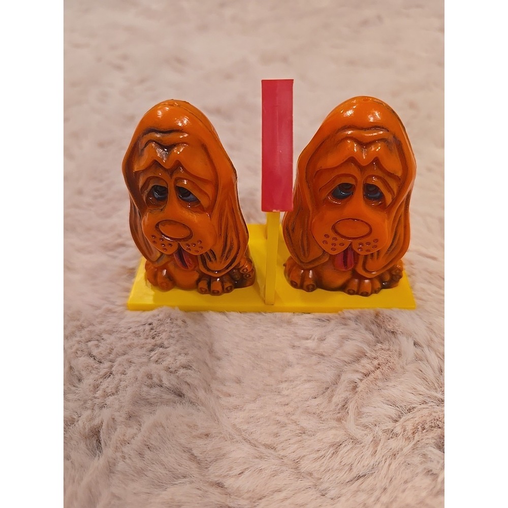 Vintage Hound dog salt and pepper shakers set orange yellow